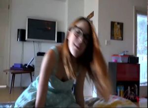 Красивая испанка любит играться с членом своего дружка